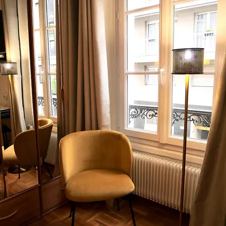 Joli à Côté De La Tour Eiffel, Javel Et De Expo Parigi
